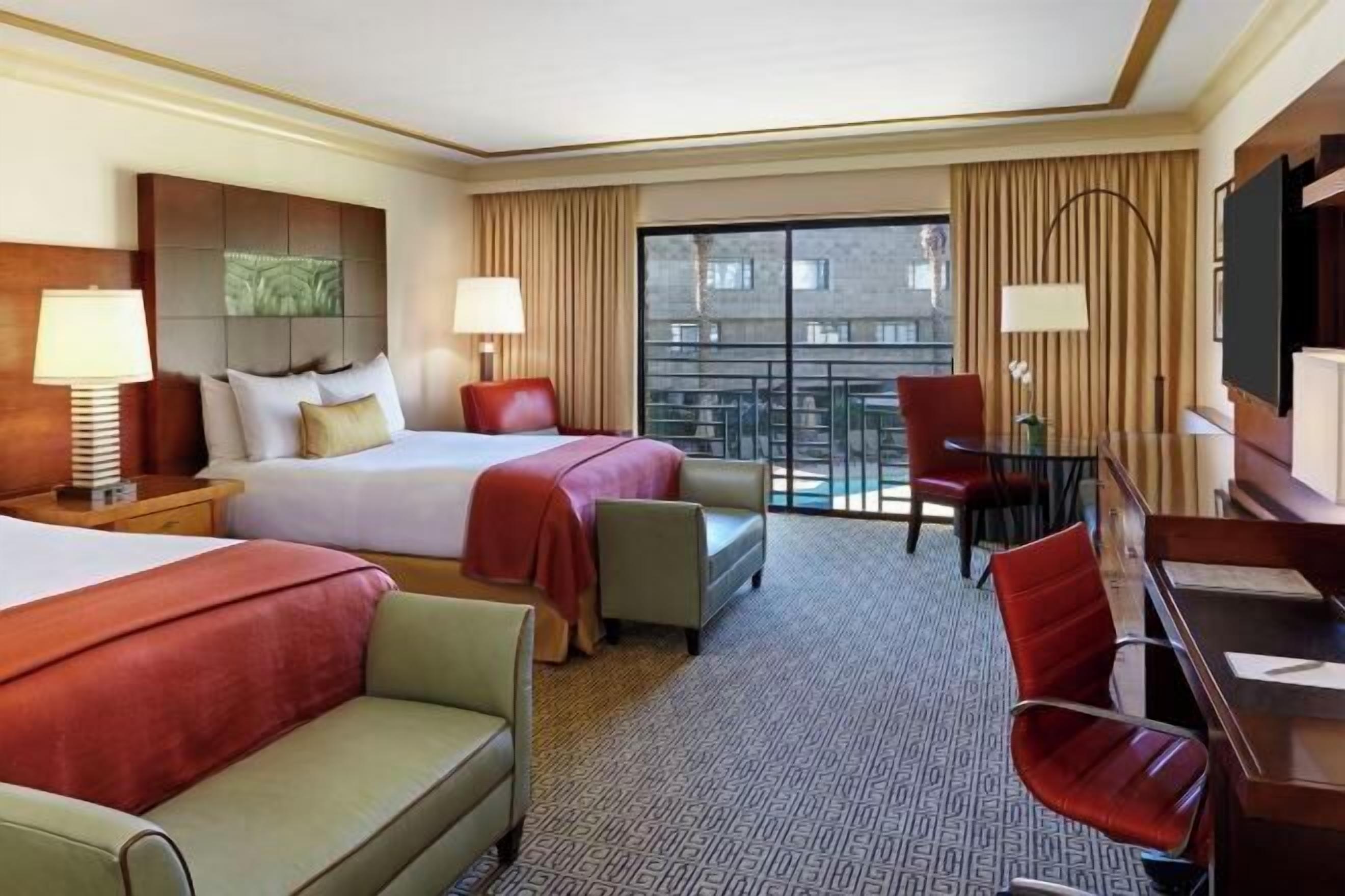 Hochwertige Bettwaren, Betten mit Memory-Foam-Matratzen, Zimmersafe