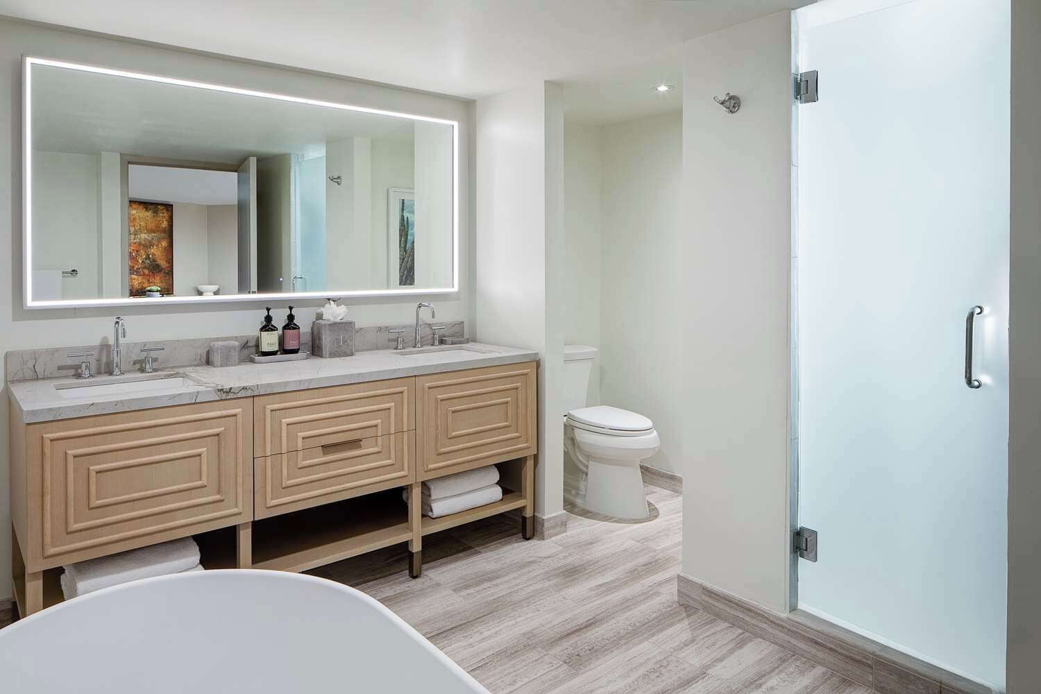 1 King Bed (Premier View Suite) | Bathroom
