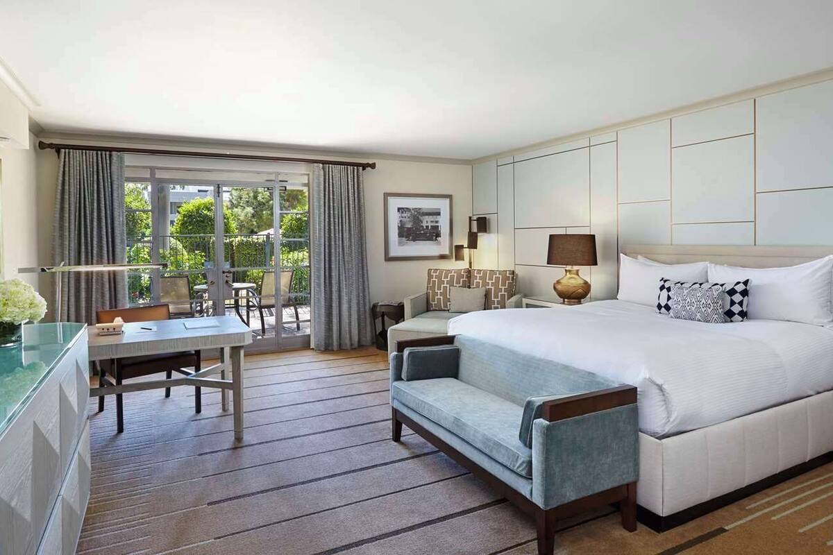 Citrus Club Poolside, 1 King Bed | Premium bedding, memory foam beds, in-room safe, desk