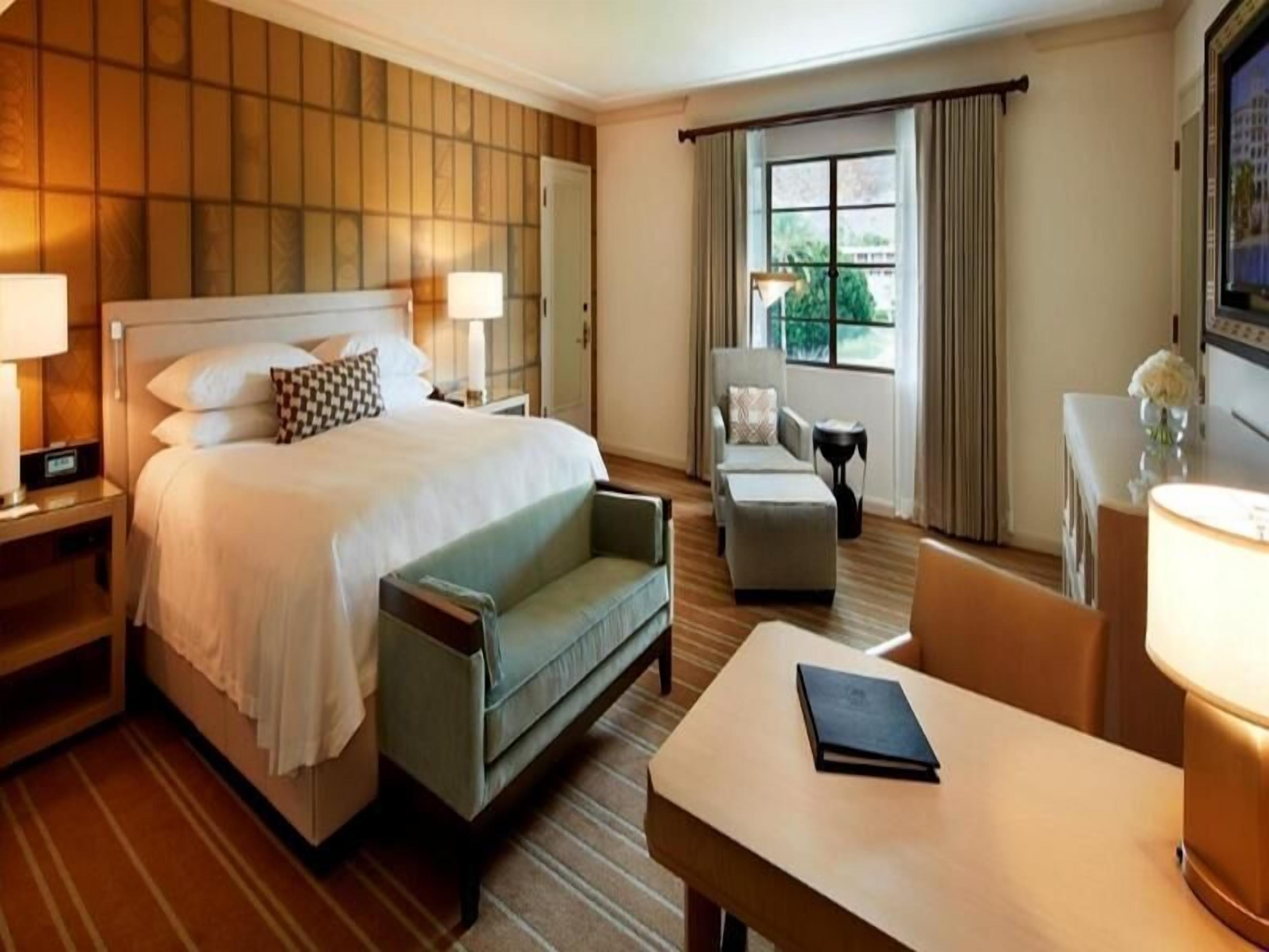 Hochwertige Bettwaren, Betten mit Memory-Foam-Matratzen, Zimmersafe