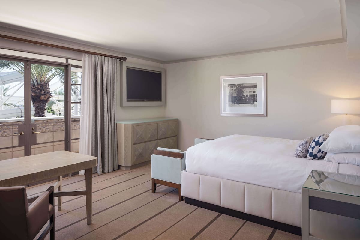 Citrus Club Suite, 1 Bedroom | Premium bedding, memory foam beds, in-room safe, desk