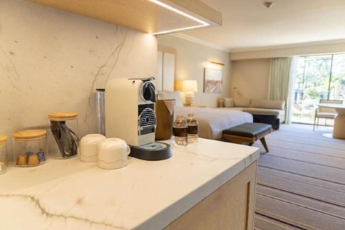 1 bedroom, premium bedding, memory-foam beds, in-room safe