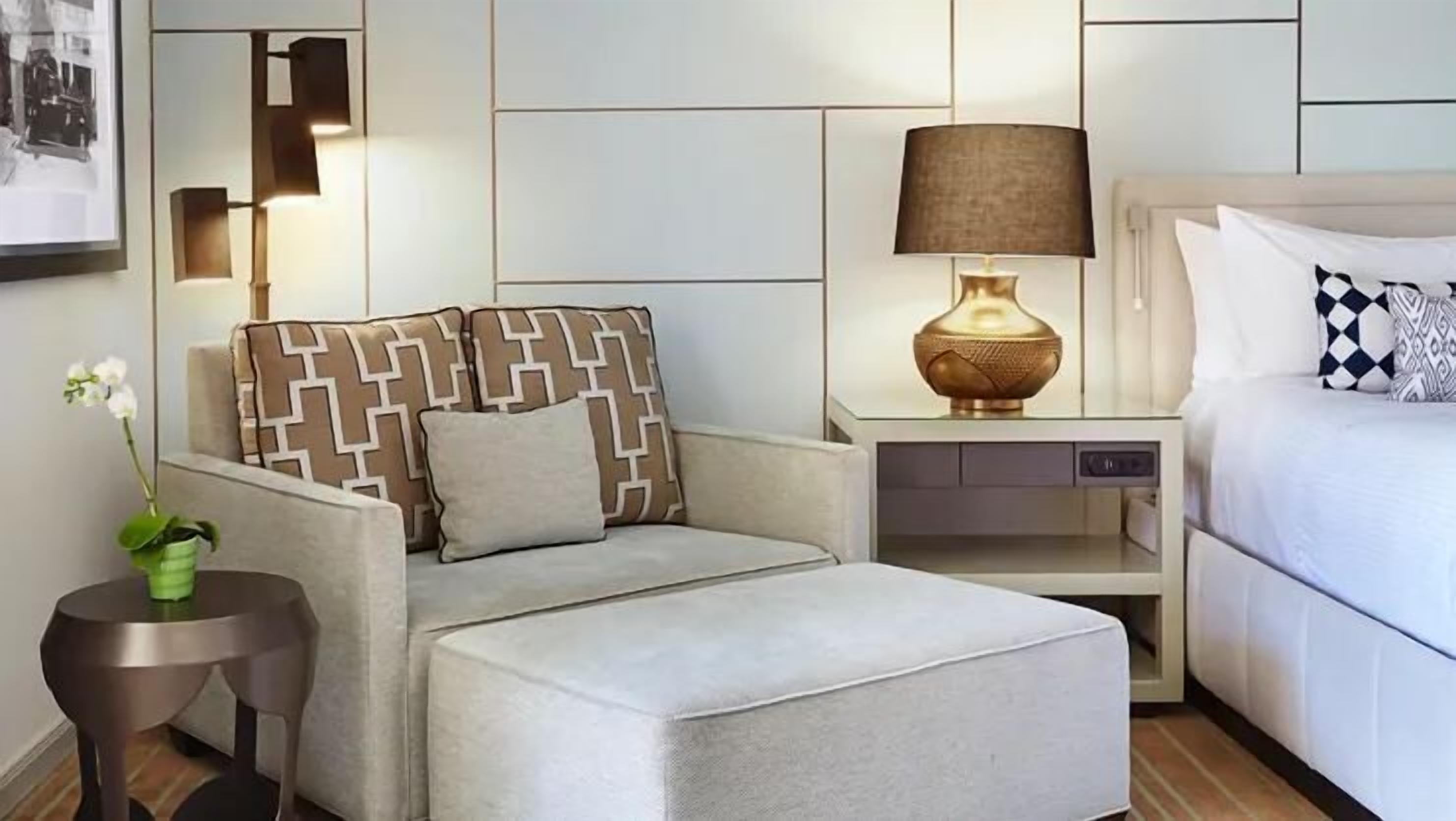 Hochwertige Bettwaren, Betten mit Memory-Foam-Matratzen, Zimmersafe