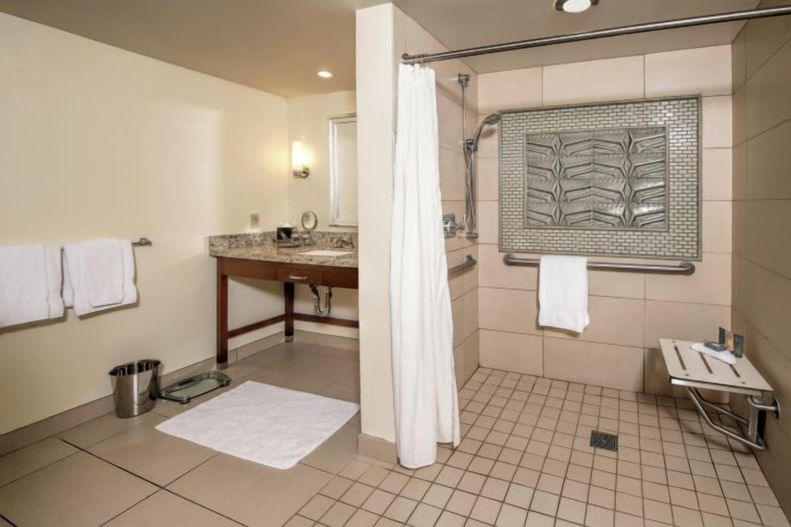 Badezimmer | Designer-Toilettenartikel, Haartrockner, Bademäntel, Handtücher