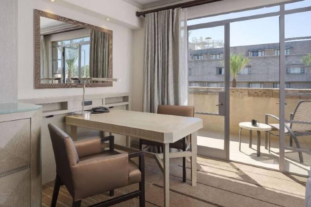 7 restaurants, breakfast, lunch, dinner served; Latin American cuisine