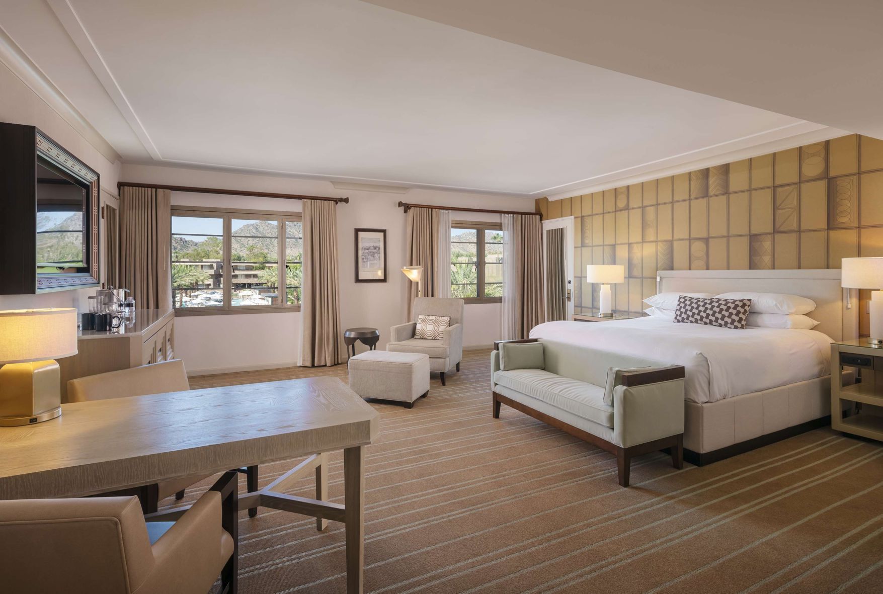 Hochwertige Bettwaren, Betten mit Memory-Foam-Matratzen, Zimmersafe