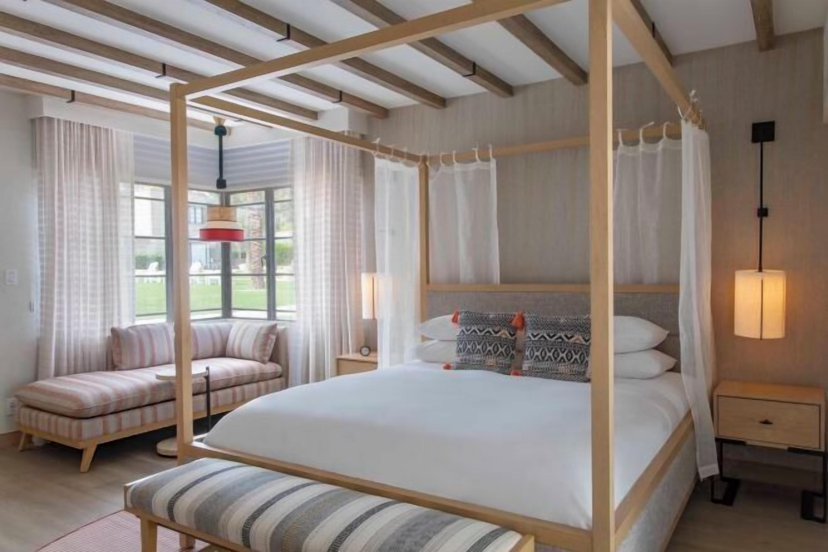 Hochwertige Bettwaren, Betten mit Memory-Foam-Matratzen, Zimmersafe