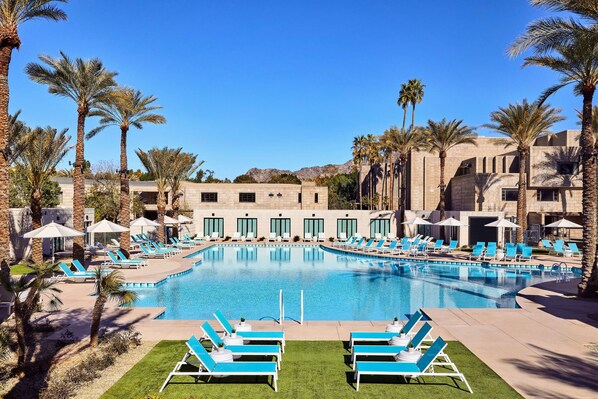 7 outdoor pools, pool cabanas (surcharge), pool umbrellas
