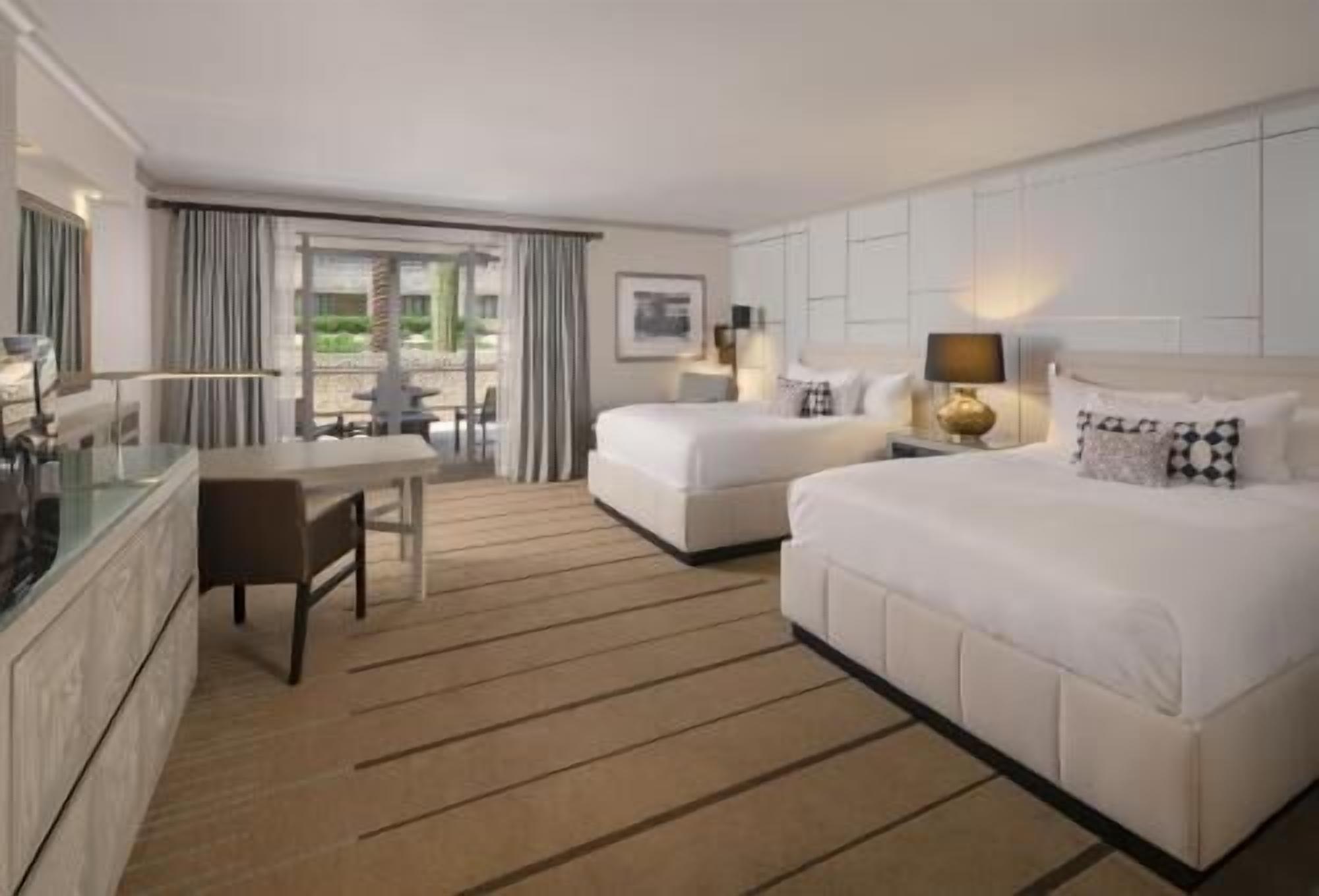 Hochwertige Bettwaren, Betten mit Memory-Foam-Matratzen, Zimmersafe
