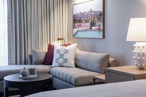 Club Room, 1 King Bed, Patio