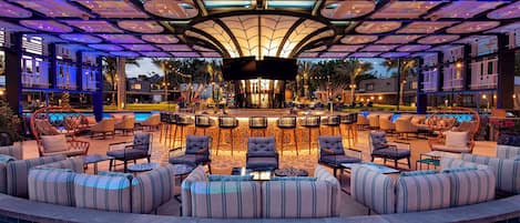 Cocktail bar, pool views, open daily