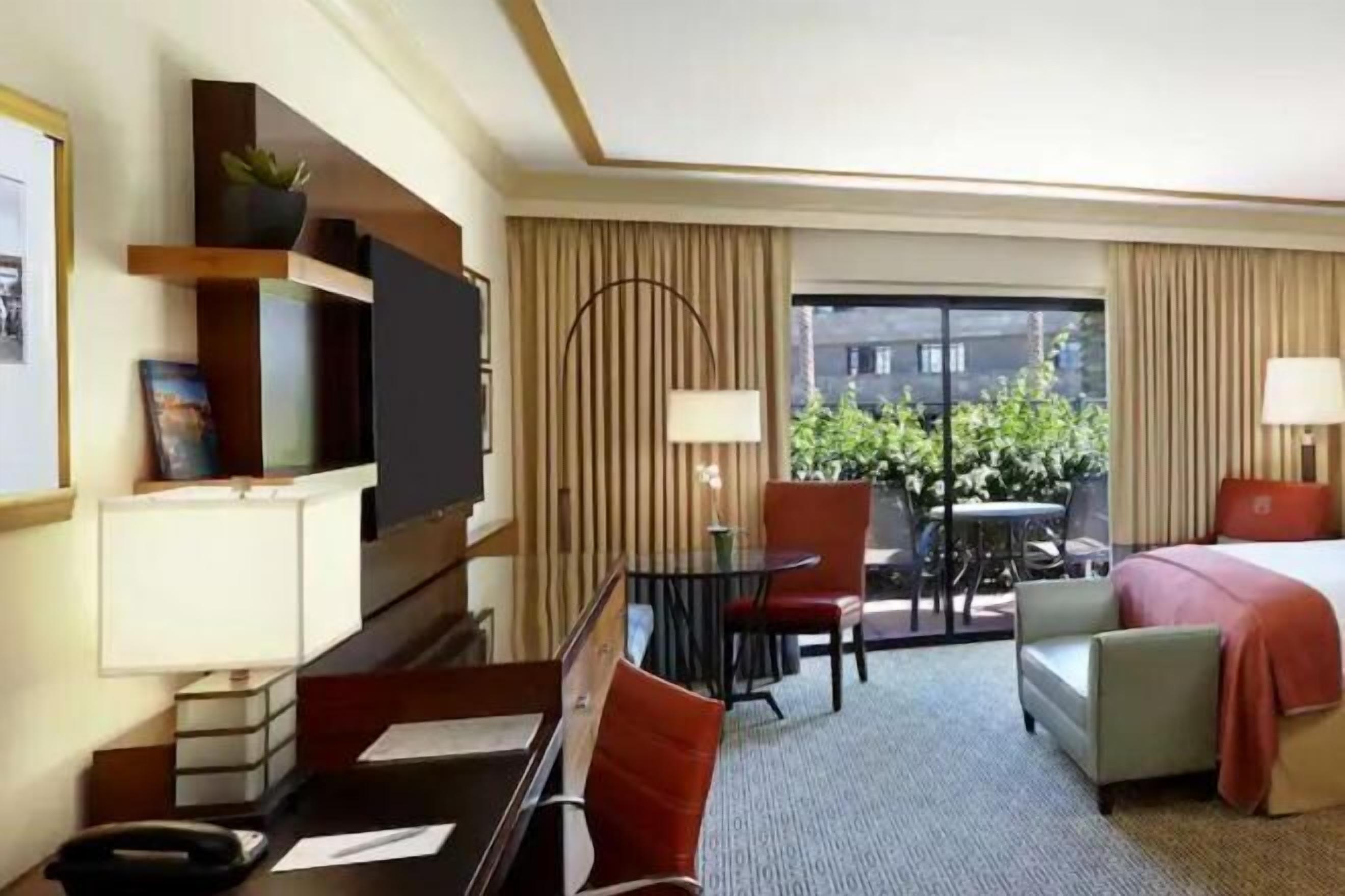 Hochwertige Bettwaren, Betten mit Memory-Foam-Matratzen, Zimmersafe