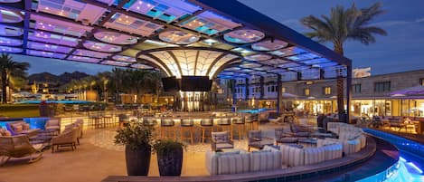 Cocktail bar, pool views, open daily