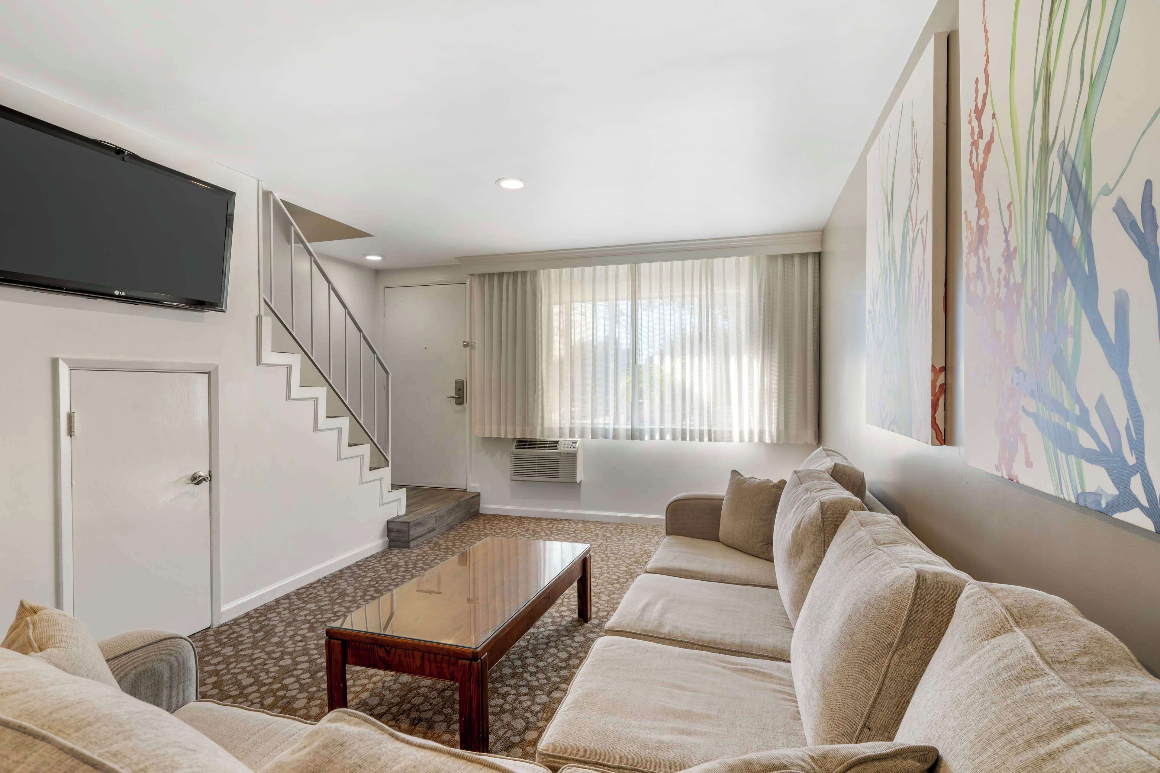 standard townhome, multiple beds, non smoking, kitchen (living room;with sofabed) | 1 bedroom, premium bedding, in-room safe, individually decorated