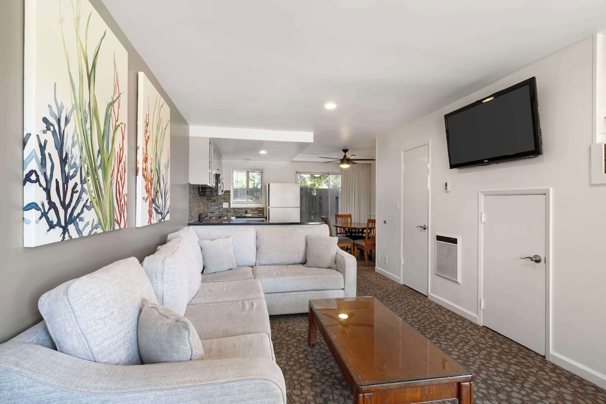 Standard Townhome, Multiple Beds, Non Smoking, Kitchen (Living Room;with Sofabed) | Premium bedding, in-room safe, individually decorated