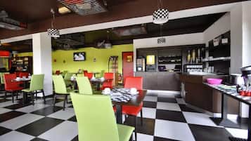 Daily buffet breakfast (EUR 7.90 per person)