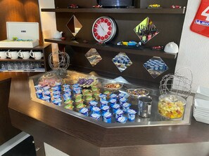 Daily buffet breakfast (EUR 7.90 per person) - Enzo Hotels Vierzon By Kyriad Direct (Vierzon)