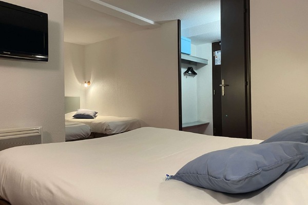 Standard Room, Multiple Beds | Memory foam beds, in-room safe, individually furnished, desk