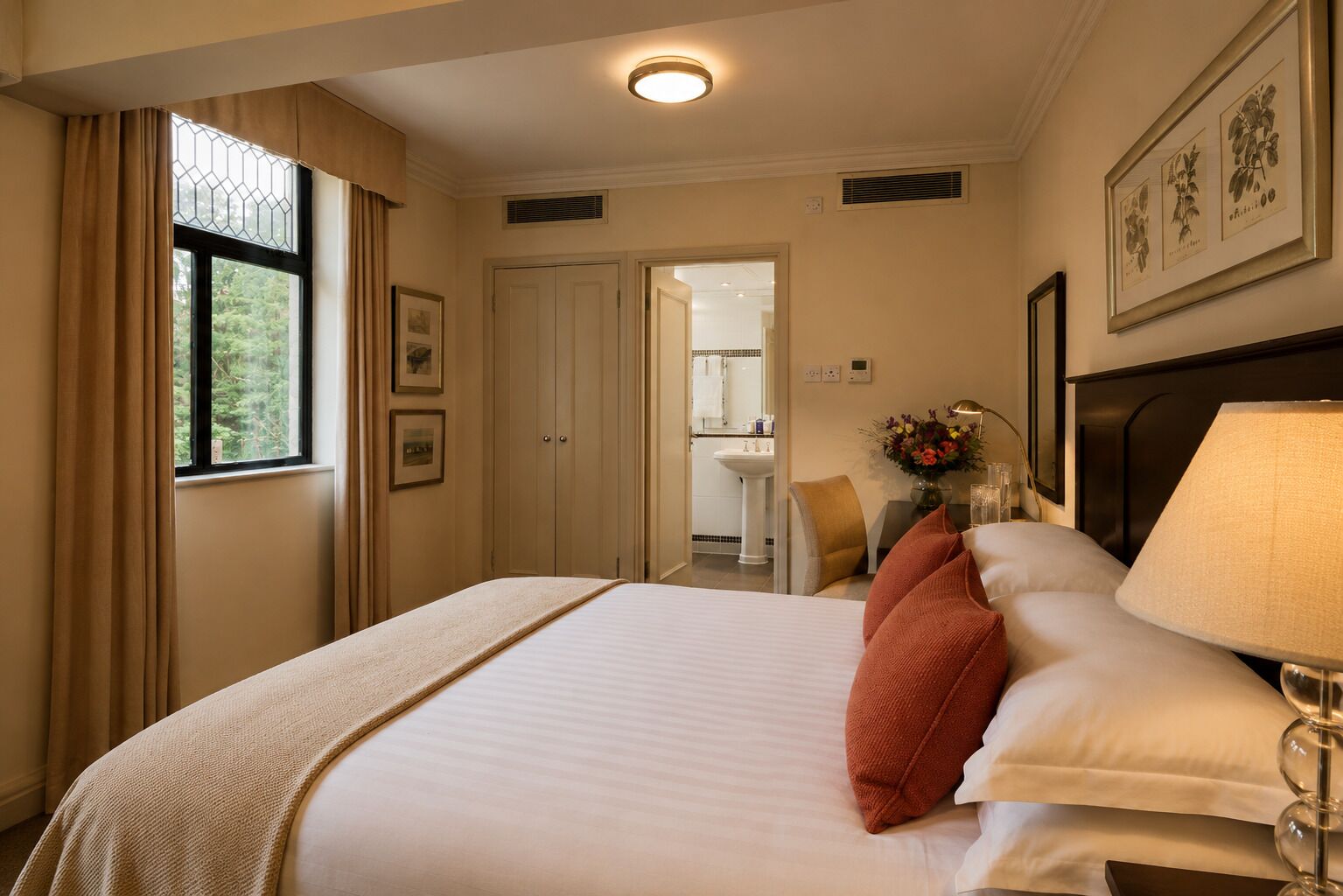 Deluxe Room, 1 Double Bed (Super Deluxe Double) | Hypo-allergenic bedding, in-room safe, individually decorated, desk