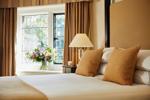 Deluxe Room, 1 Double Bed (Super Deluxe 4 Poster) | Hypo-allergenic bedding, in-room safe, individually decorated, desk - Macdonald Frimley Hall Hotel and Spa (Camberley)