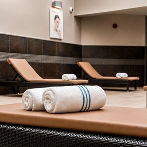 Indoor pool - Macdonald Frimley Hall Hotel and Spa (Camberley)