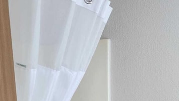 Combined shower/bathtub, eco-friendly toiletries, hair dryer, towels