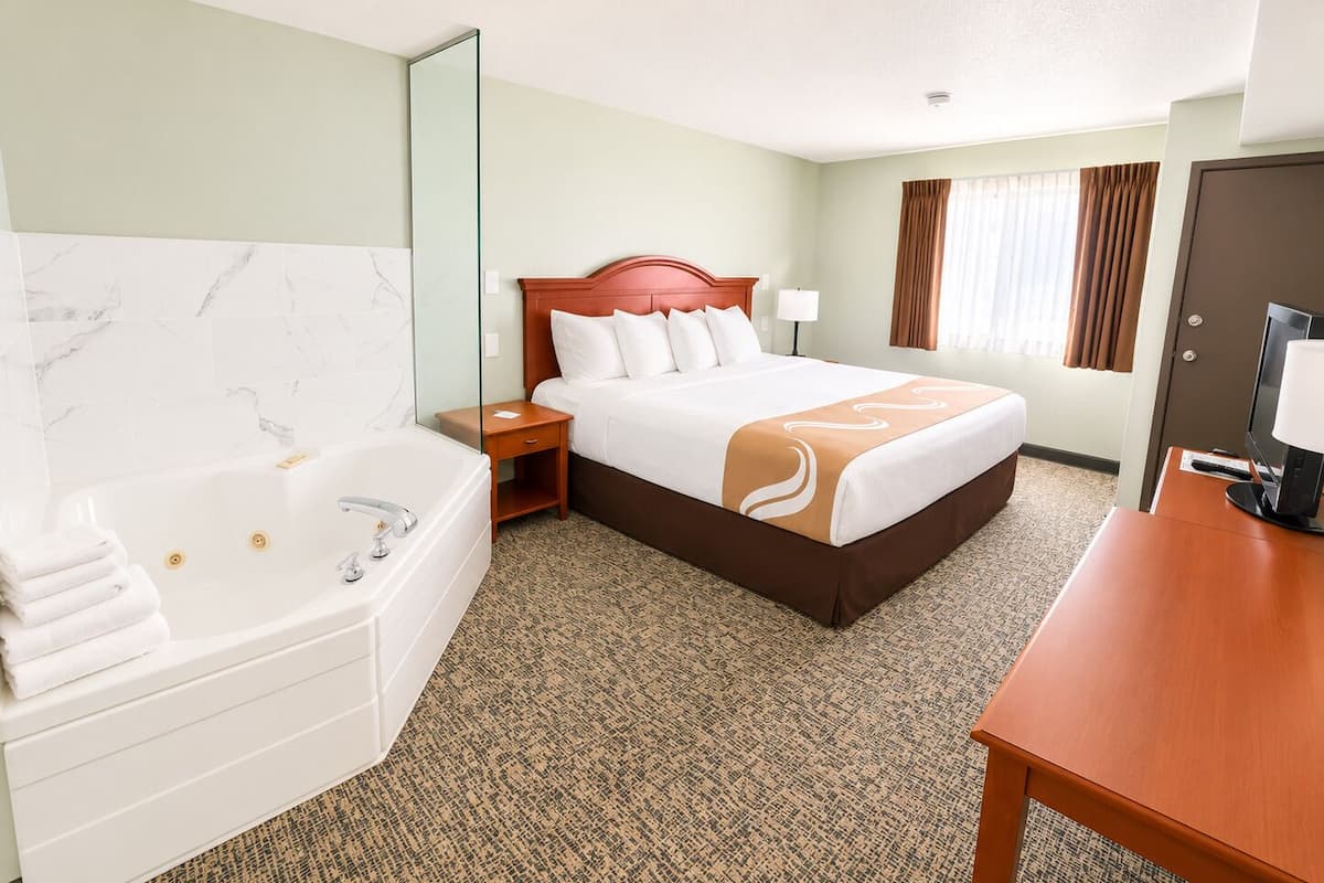 Room, 1 King Bed, Non Smoking (Mobility, Roll-in Shower) | Premium bedding, pillowtop beds, iron/ironing board, WiFi (free)