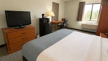 Room, 1 King Bed, Non Smoking (Mobility, Tub w/Grab Bar) | Premium bedding, pillow-top beds, iron/ironing board, free WiFi