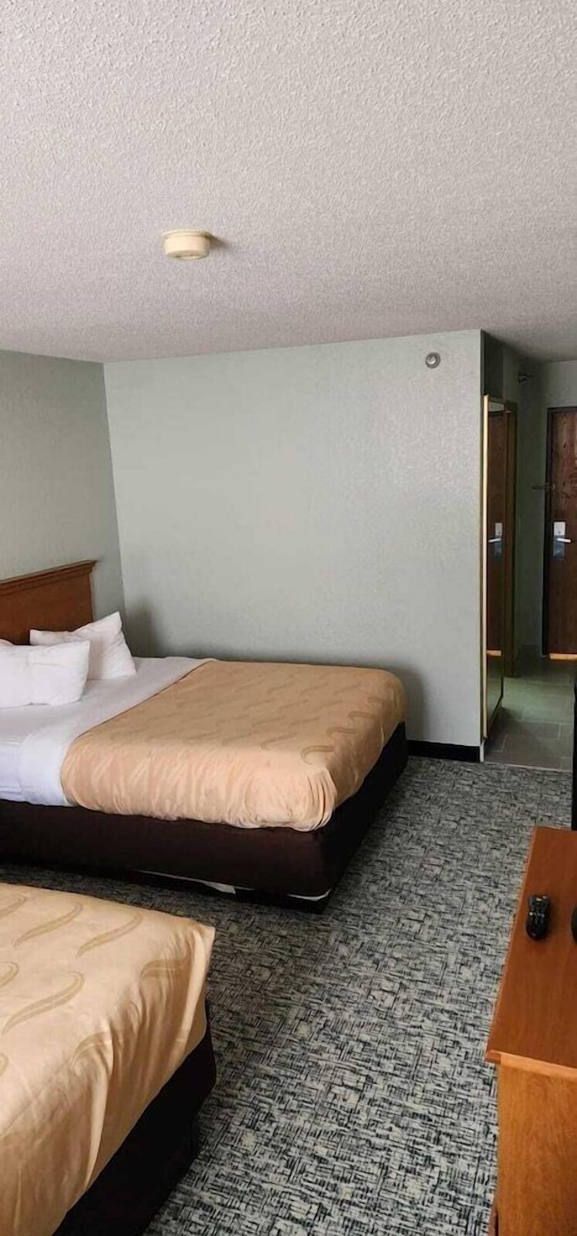 Premium bedding, pillowtop beds, iron/ironing board, free WiFi