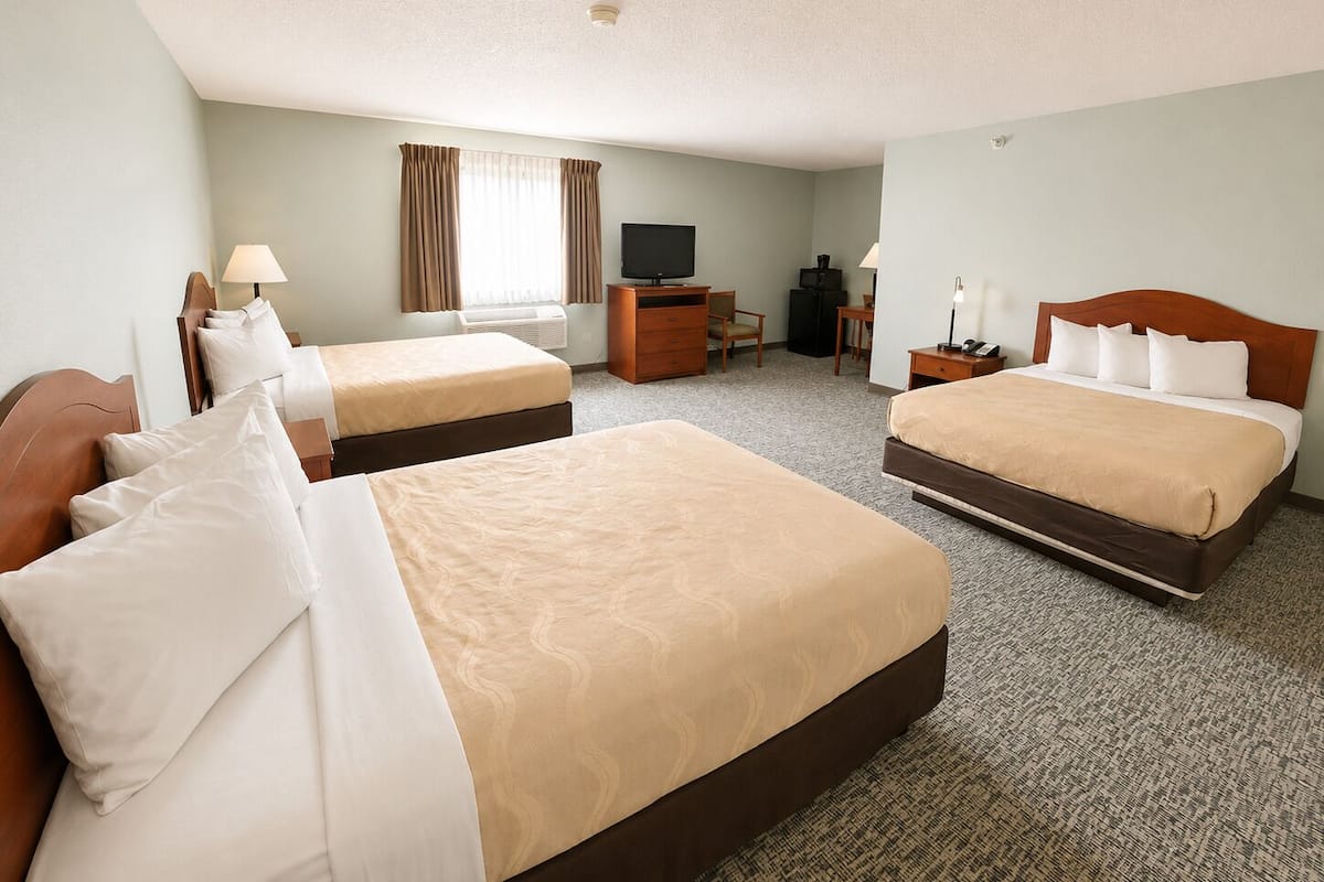 Studio Suite, Non Smoking (3 Queen Beds) | Premium bedding, pillowtop beds, iron/ironing board, WiFi (free)