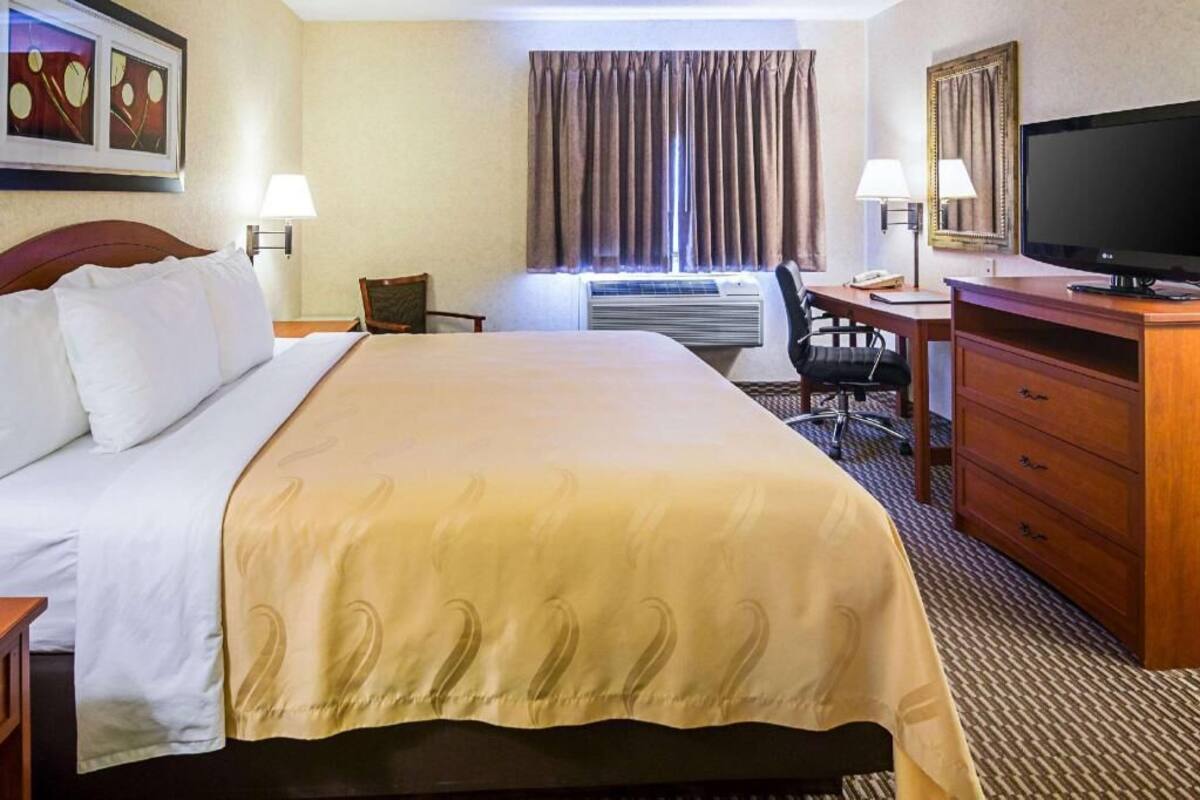 Premium bedding, pillowtop beds, iron/ironing board, free WiFi