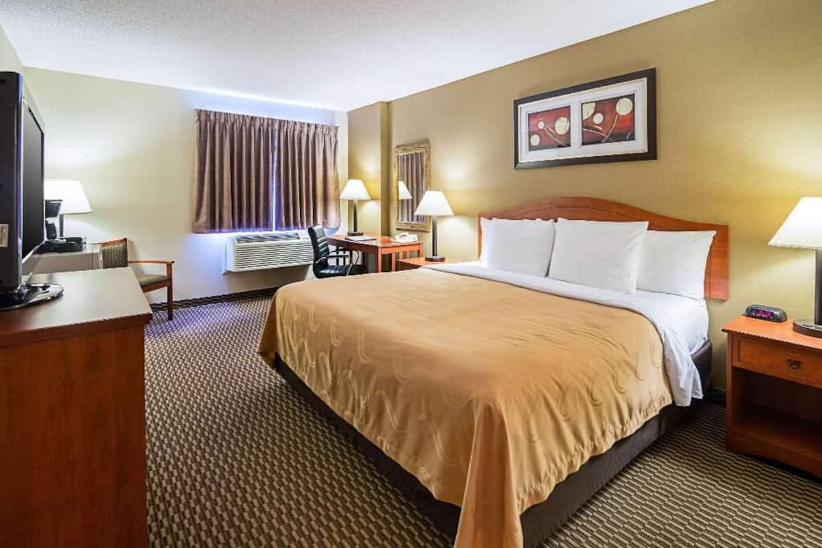 Premium bedding, pillowtop beds, iron/ironing board, WiFi (free)