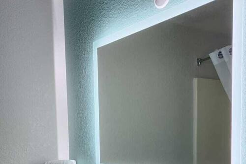 Combined shower/bathtub, eco-friendly toiletries, hair dryer, towels
