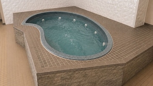 Indoor spa tub - Travelodge by Wyndham Rapid City/Black Hills (Rapid City)