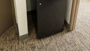 Room, 1 King Bed, Non Smoking (Mobility, Roll-in Shower) - Travelodge by Wyndham Rapid City/Black Hills (Rapid City)
