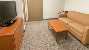 Room, 1 King Bed, Non Smoking (Mobility, Roll-in Shower) | Living area - Travelodge by Wyndham Rapid City/Black Hills (Rapid City)