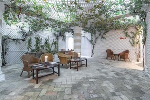 Sauna, hot tub, steam room, Turkish bath/hammam, body treatments
