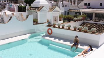 Seasonal outdoor pool