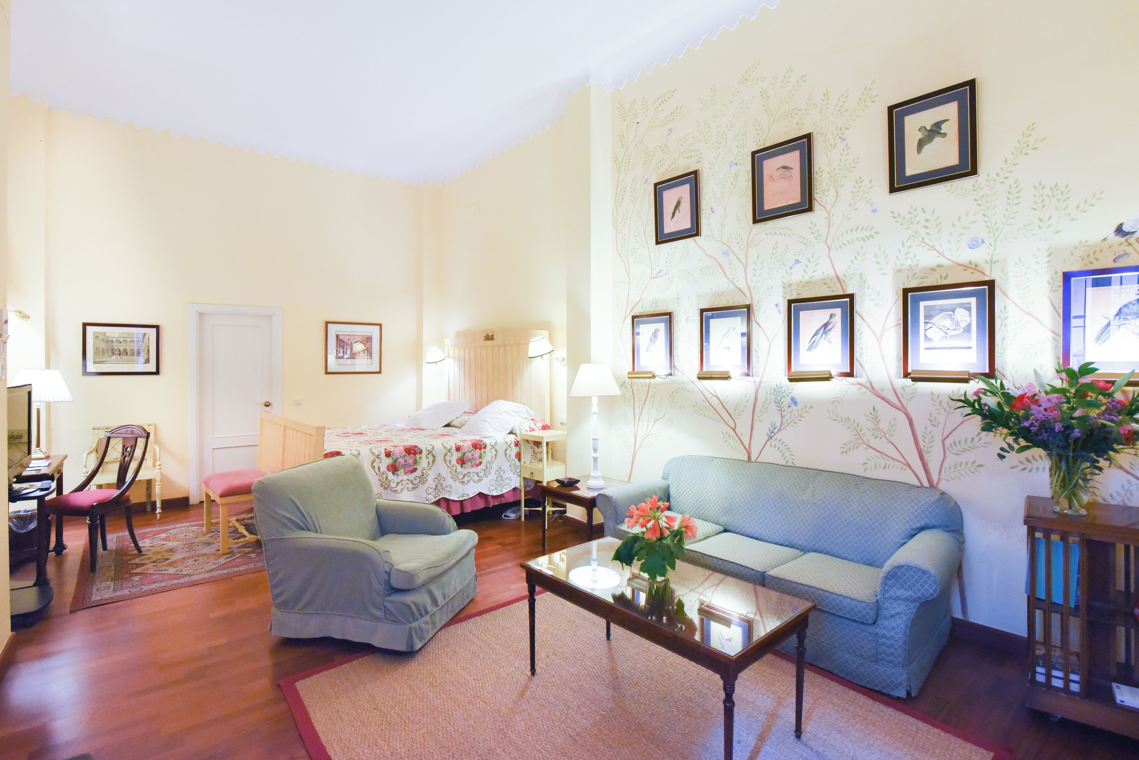 Ropa de cama de alta calidad y minibar 