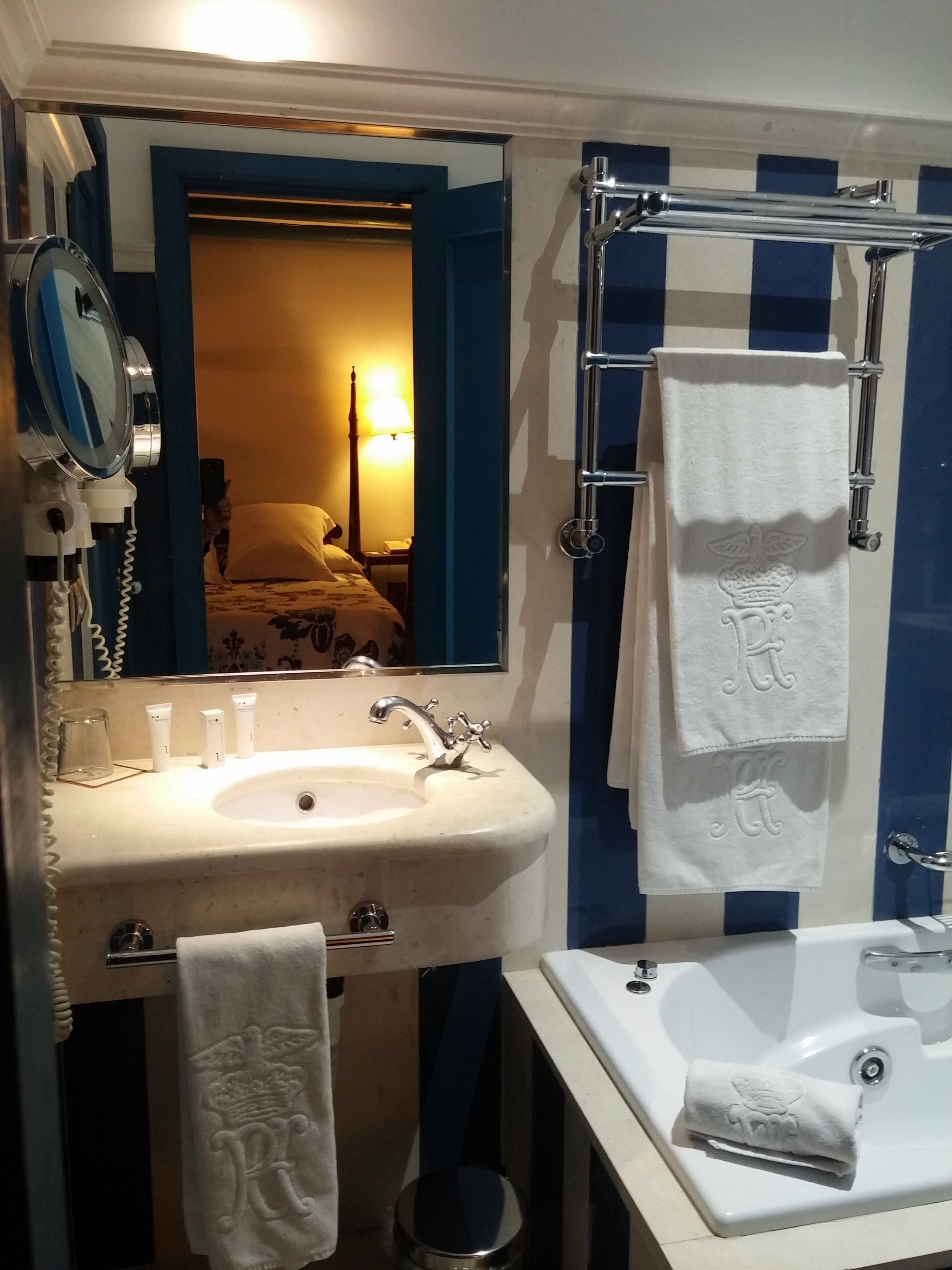 basic double room, annex building | bathroom | free toiletries, hair dryer, towels