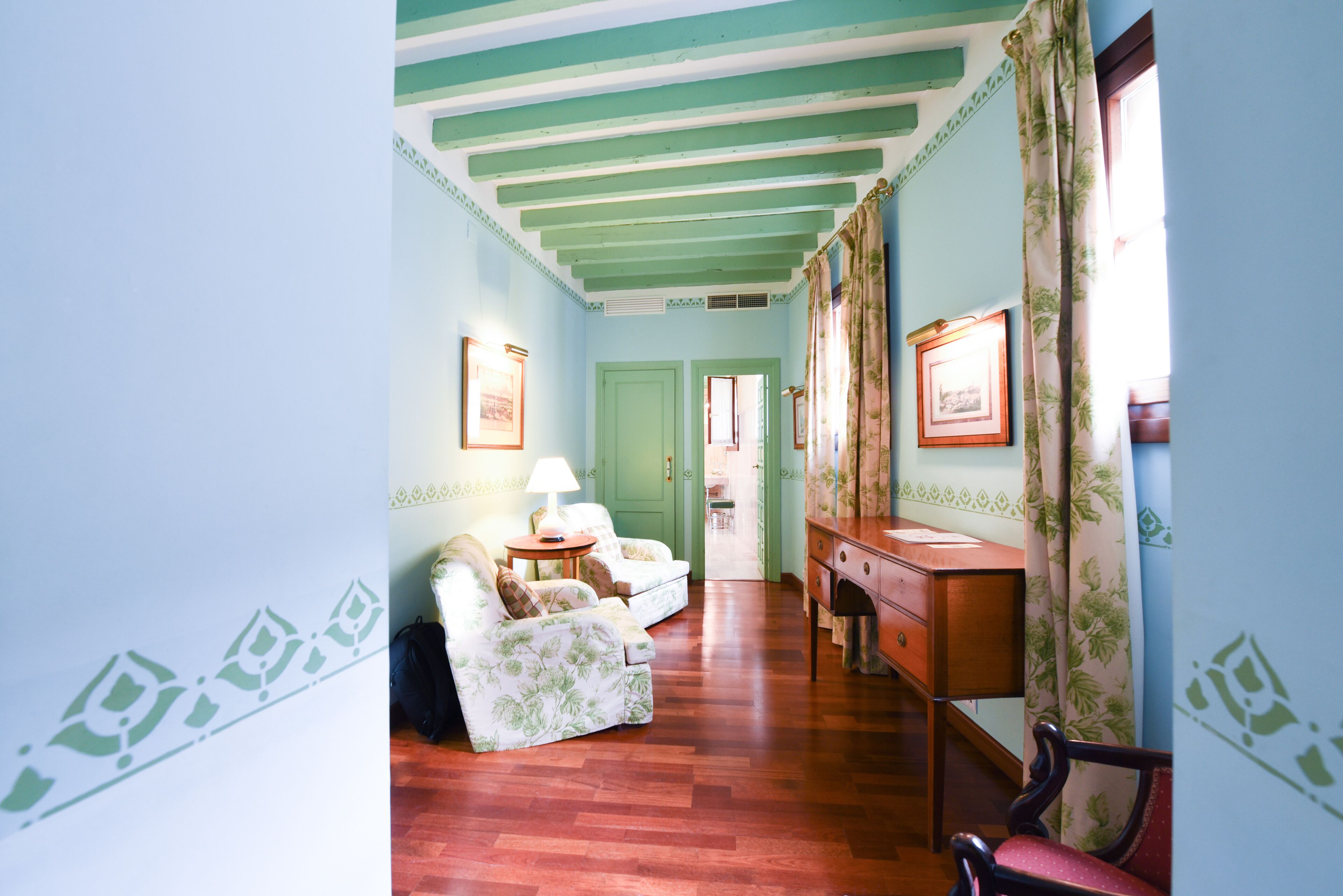 superior double or twin room | 1 bedroom, premium bedding, minibar, in-room safe