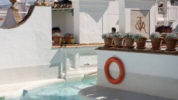 Piscine extérieure (ouverte en saison)