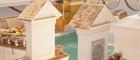 Seasonal outdoor pool