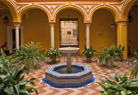 Interior. Las Casas de la Judería, Sevilla Historic City Center