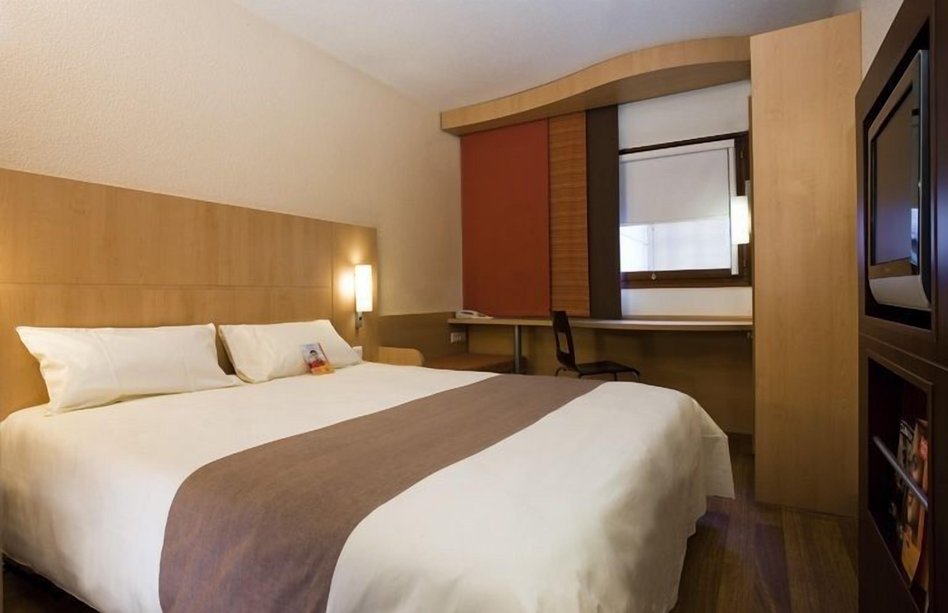 Literie de qualité supérieure, coffres-forts dans les chambres, bureau