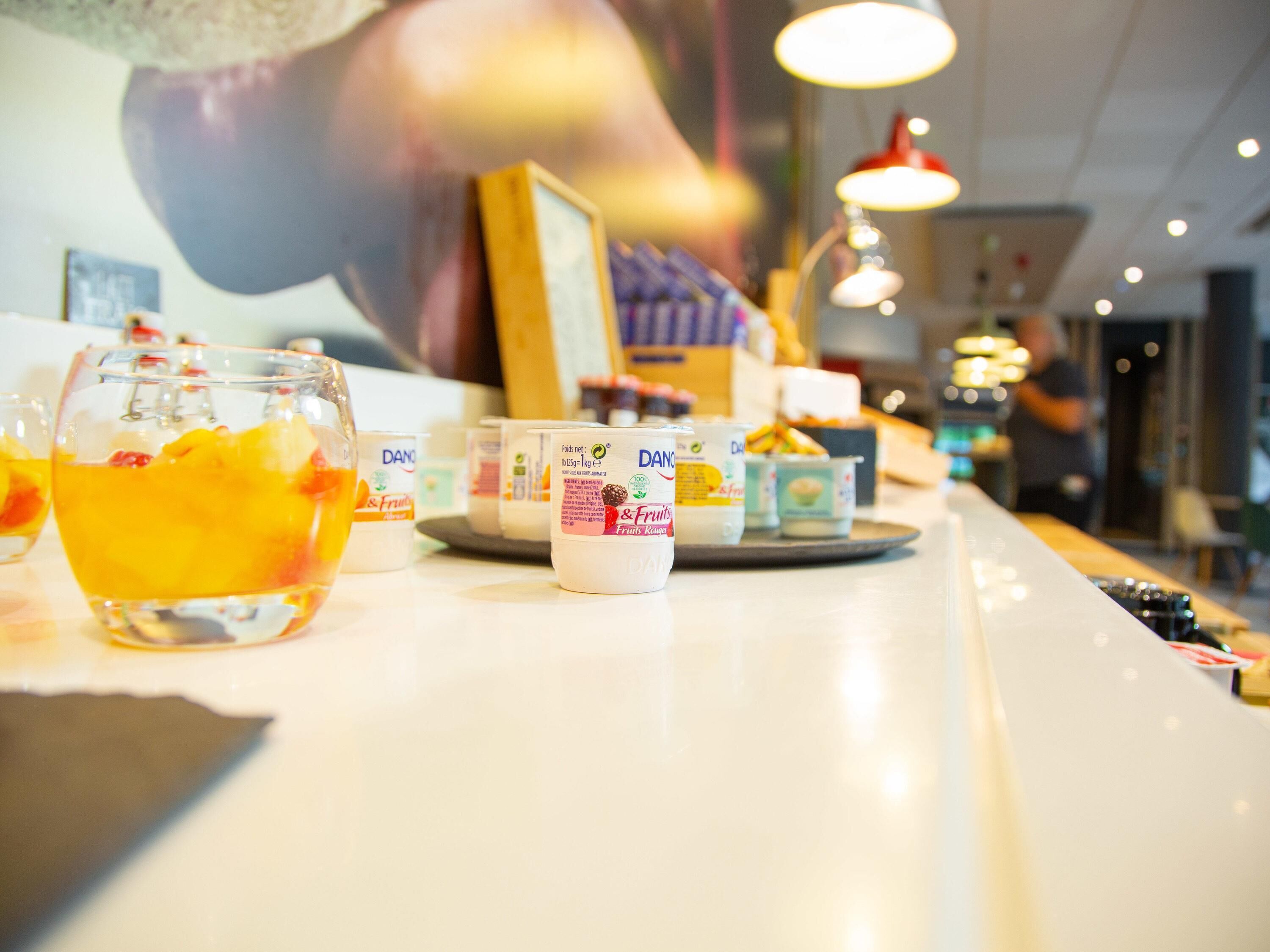 Petit déjeuner buffet (9.9 EUR par personne)