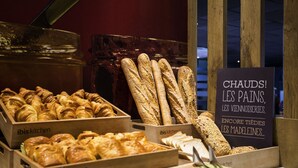 A bakery display with various types of bread and pastries. - ibis Mulhouse Centre Filature (Mulhouse)