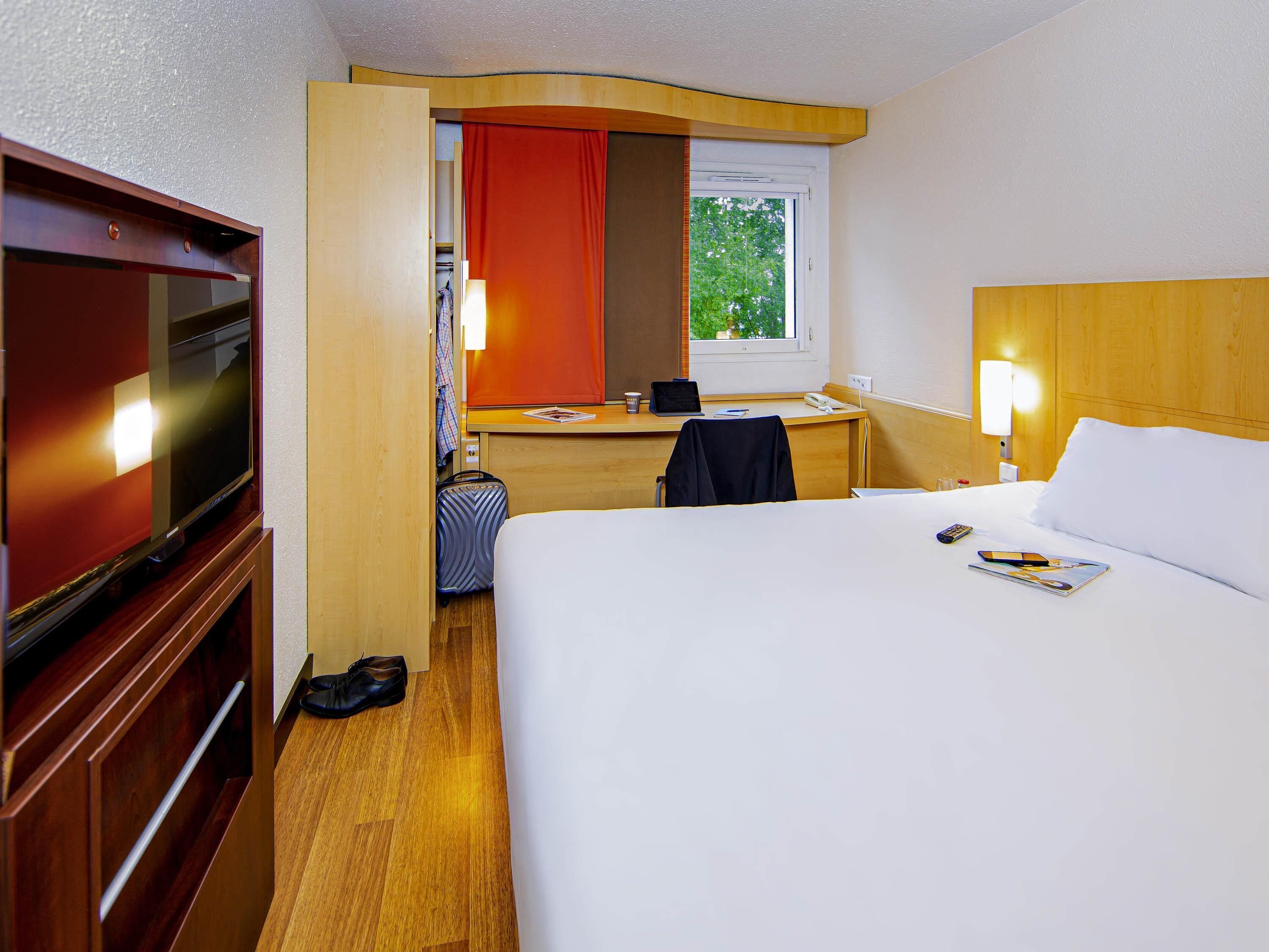 Premium bedding, in-room safe, desk, blackout curtains