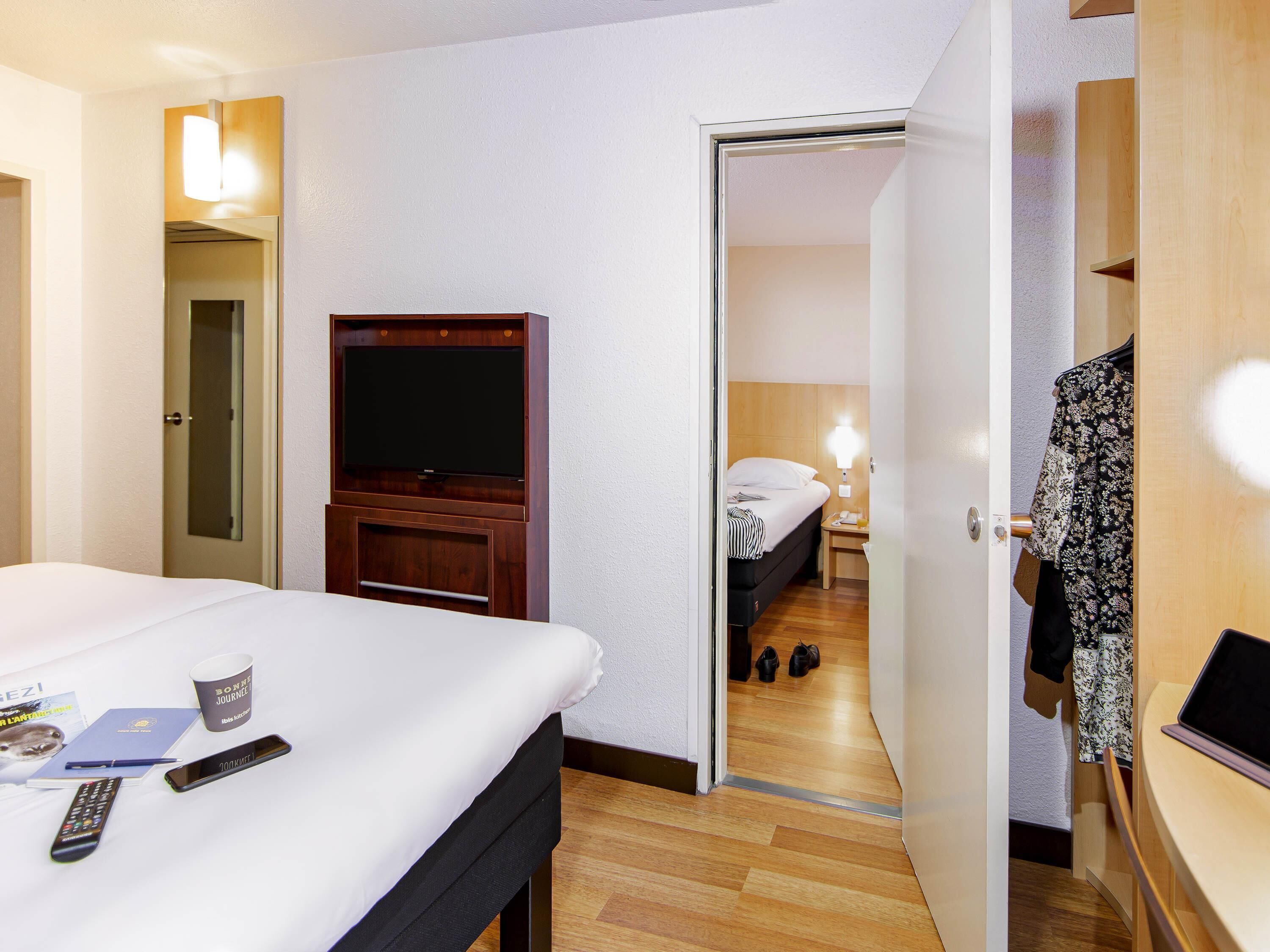 Chambre Familiale, 2 lits doubles, chambres communicantes | Literie de qualité supérieure, coffres-forts dans les chambres, bureau