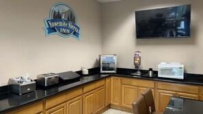 Free daily continental breakfast 